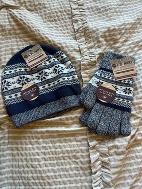 NWT C.W. Hart Navy & Cream Fair Isle Beanie and Gloves Set